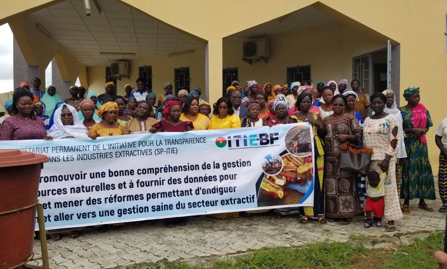 𝐋𝐞𝐬 𝐢𝐧𝐟𝐨𝐫𝐦𝐚𝐭𝐢𝐨𝐧𝐬 𝐝𝐮 𝐬𝐞𝐜𝐭𝐞𝐮𝐫 𝐦𝐢𝐧𝐢𝐞𝐫 𝐩𝐚𝐫𝐭𝐚𝐠é𝐞𝐬 𝐚𝐯𝐞𝐜 𝐥𝐞𝐬 𝐟𝐞𝐦𝐦𝐞𝐬 𝐝𝐞 𝐥𝐚 𝐑é𝐠𝐢𝐨𝐧 𝐝𝐮 𝐂𝐞𝐧𝐭𝐫𝐞-𝐬𝐮𝐝